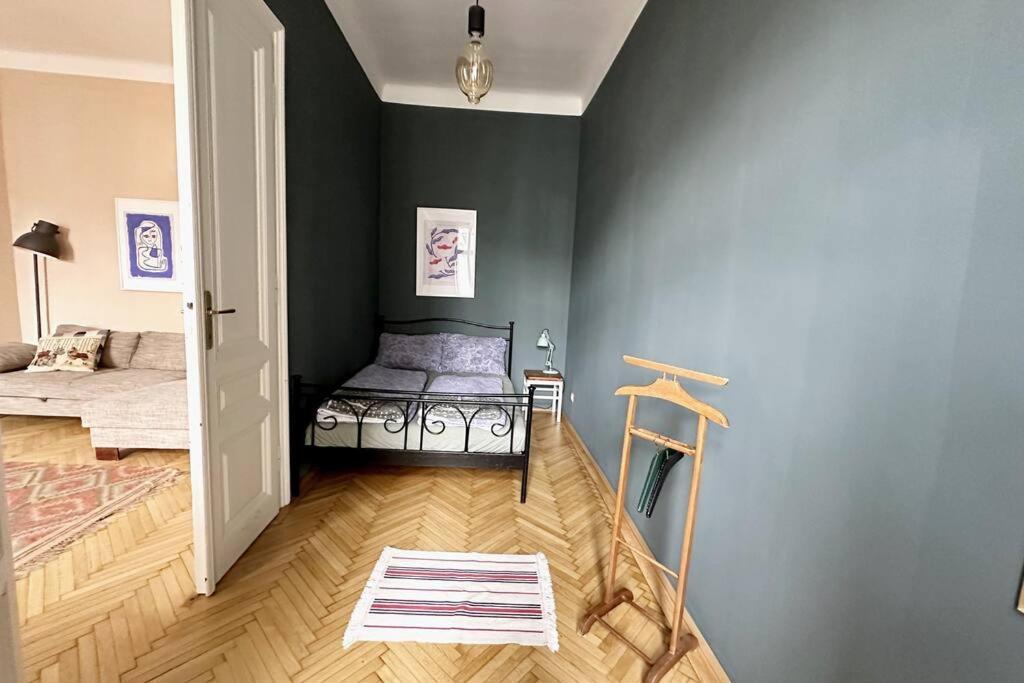 Ruhige & Grosse Altbauwohnung 7Min Zum Zentrum Vienna Luaran gambar