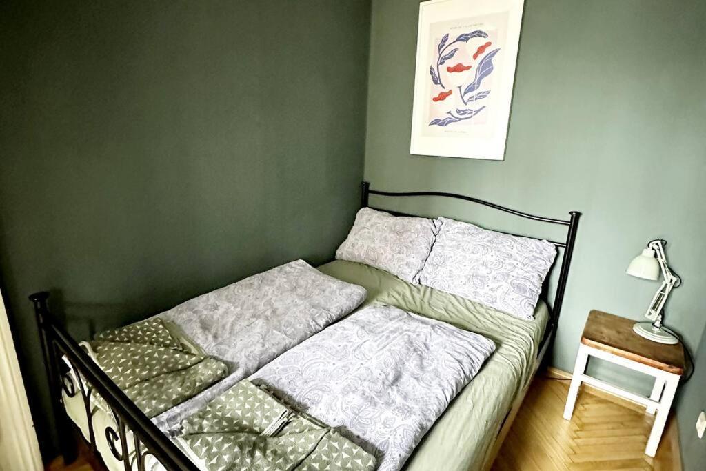 Ruhige & Grosse Altbauwohnung 7Min Zum Zentrum Vienna Luaran gambar